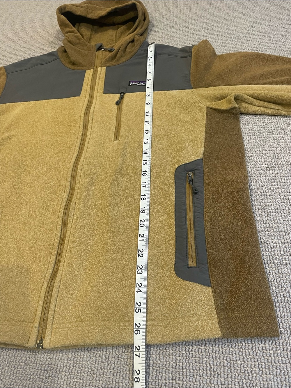 Patagonia Men's Tan and Black Jacket - Picture 11 of 14